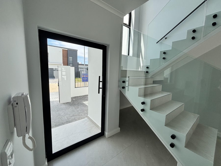 4 Bedroom Property for Sale in Sandown Western Cape